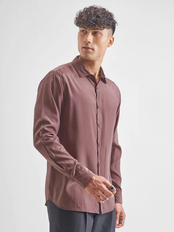 Highlander Men Burgundy Solid Relaxed Fit Casual Shirt