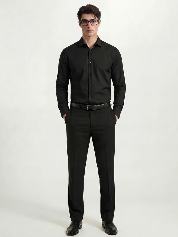 Highlander Men Black Solid Relaxed Fit Casual Shirt