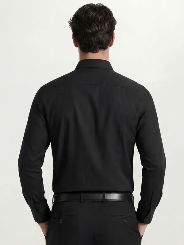 Highlander Men Black Solid Relaxed Fit Casual Shirt