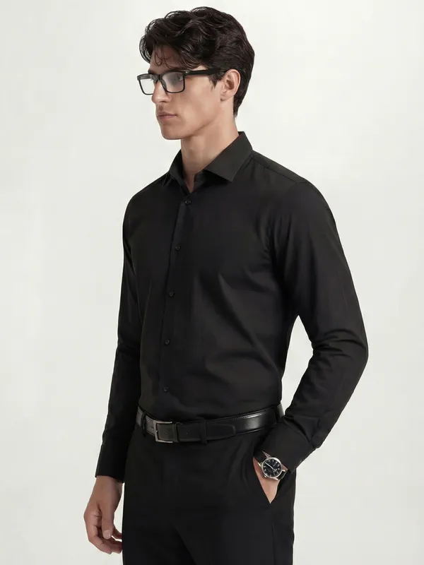 Highlander Men Black Solid Relaxed Fit Casual Shirt