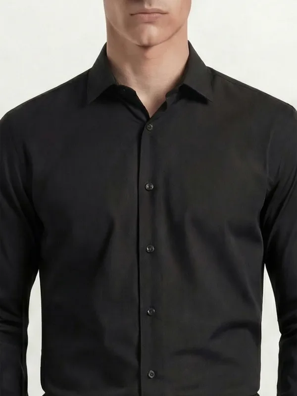 Highlander Men Black Solid Relaxed Fit Casual Shirt