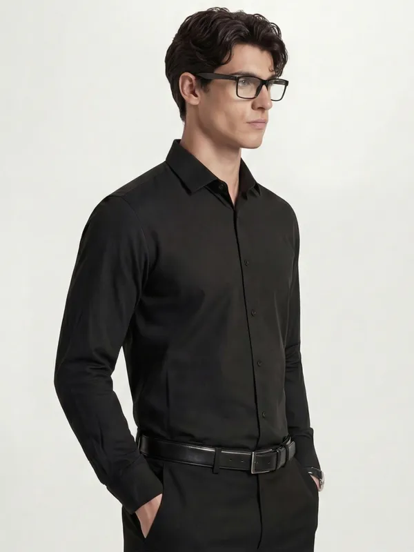 Highlander Men Black Solid Relaxed Fit Casual Shirt