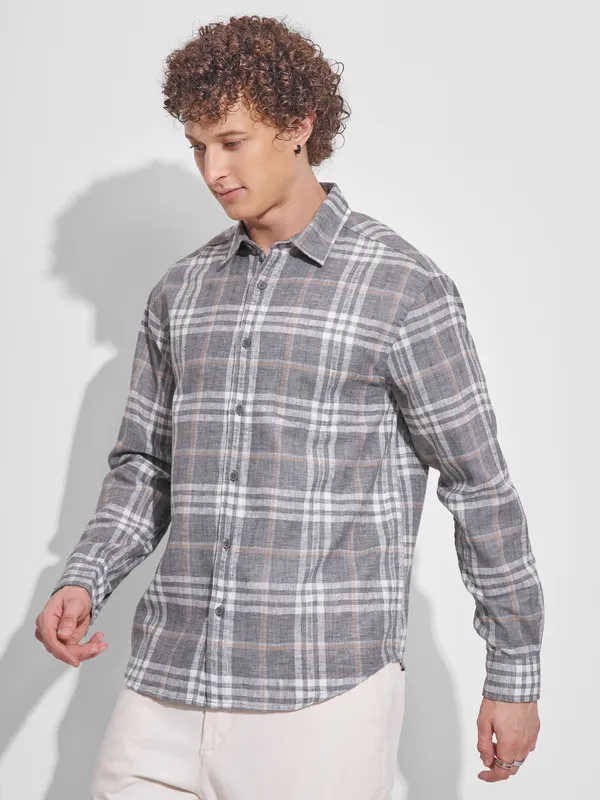 Highlander Men Cream Checked Relaxed Fit Casual Shirt