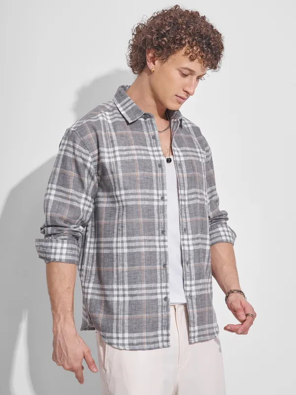Highlander Men Cream Checked Relaxed Fit Casual Shirt