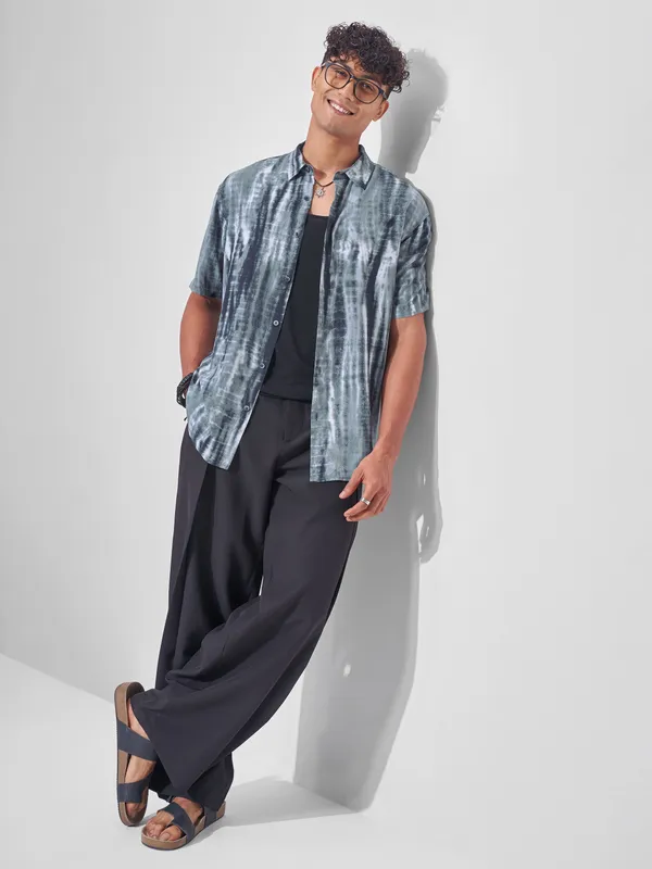 Highlander Men Grey Printed Oversized Fit Casual Shirt