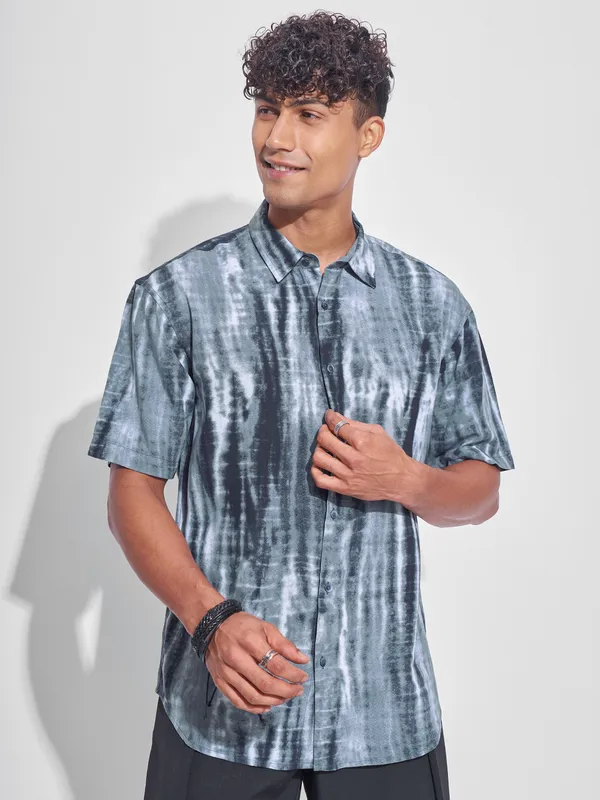 Highlander Men Grey Printed Oversized Fit Casual Shirt