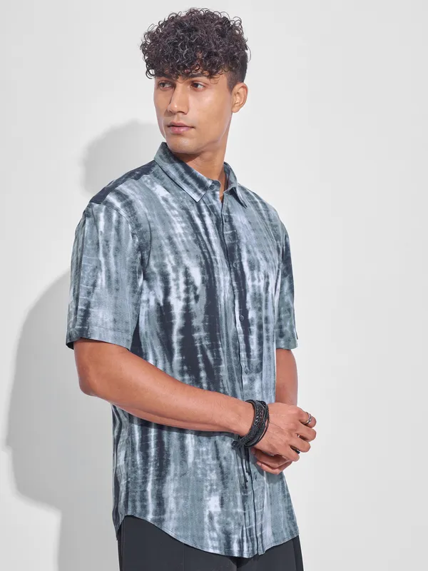 Highlander Men Grey Printed Oversized Fit Casual Shirt