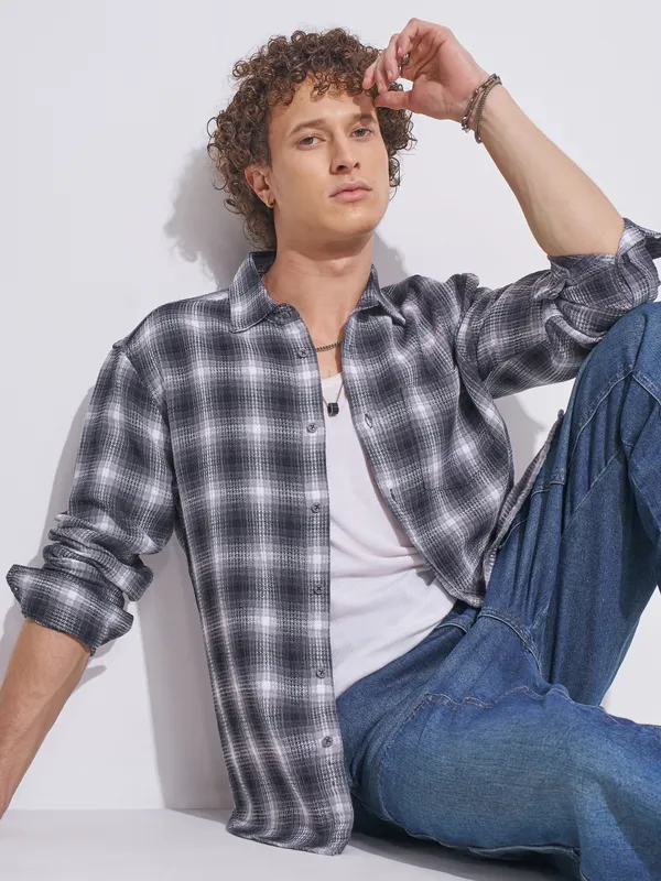 Highlander Men Grey Checked Relaxed Fit Casual Shirt