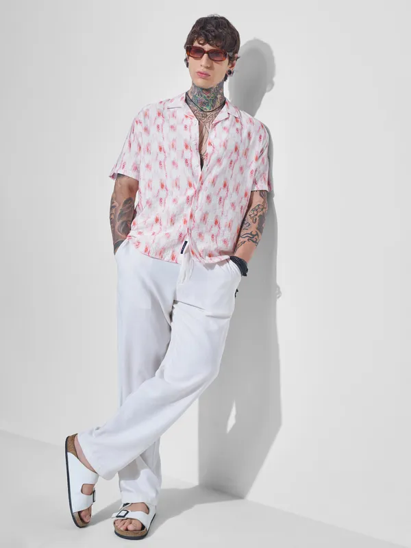 Highlander Men Off White Printed Relaxed Fit Casual Shirt