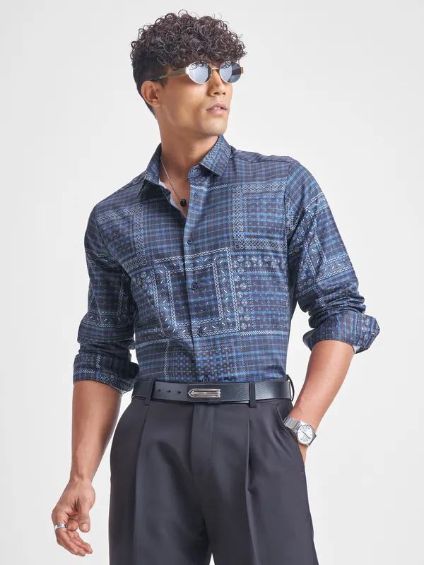 Highlander Men Navy Blue Printed Slim Fit Casual Shirt