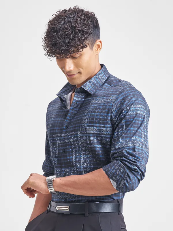 Highlander Men Navy Blue Printed Slim Fit Casual Shirt