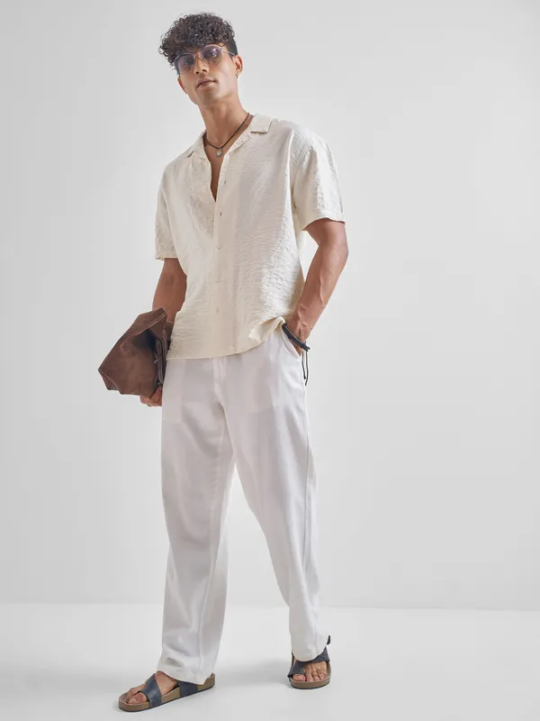 Highlander Men Cream Self Design Relaxed Fit Casual Shirt