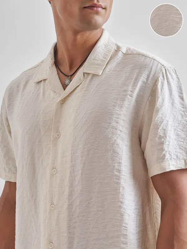 Highlander Men Cream Self Design Relaxed Fit Casual Shirt