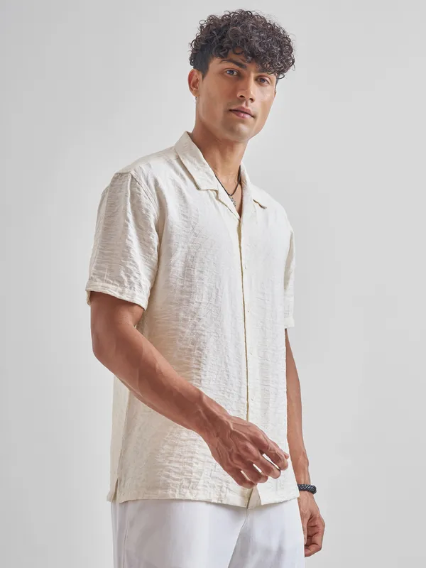 Highlander Men Cream Self Design Relaxed Fit Casual Shirt