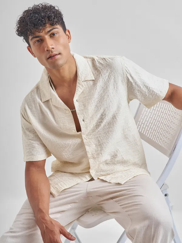 Highlander Men Cream Self Design Relaxed Fit Casual Shirt