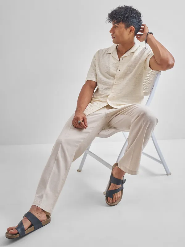 Highlander Men Cream Self Design Relaxed Fit Casual Shirt