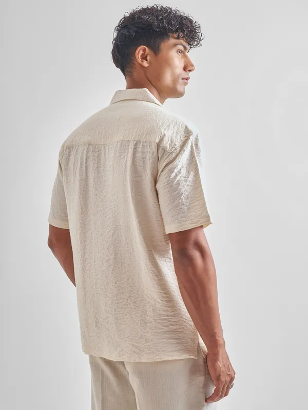 Highlander Men Cream Self Design Relaxed Fit Casual Shirt