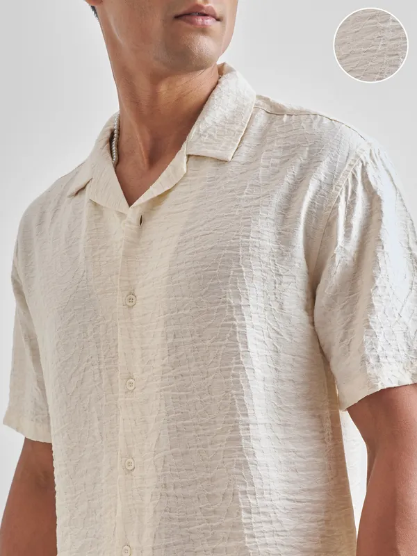 Highlander Men Cream Self Design Relaxed Fit Casual Shirt