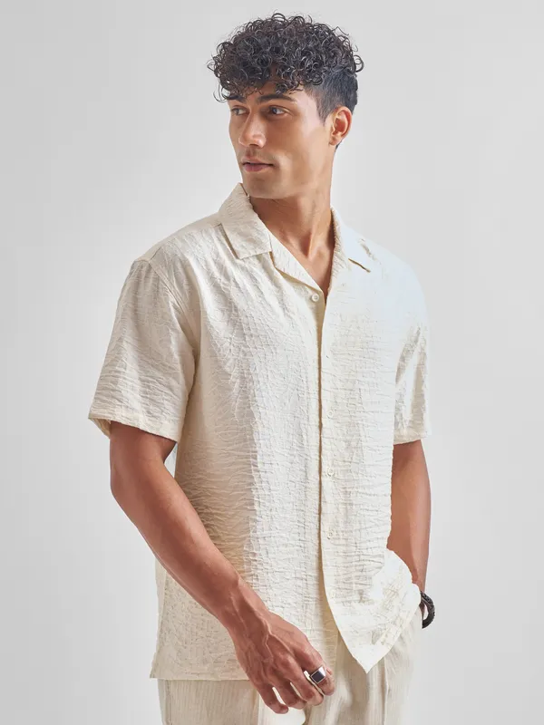 Highlander Men Cream Self Design Relaxed Fit Casual Shirt