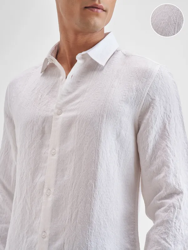 Highlander Men White Crushed Slim Fit Casual Shirt