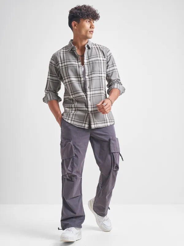 Highlander Men Grey Checked Slim Fit Casual Shirt