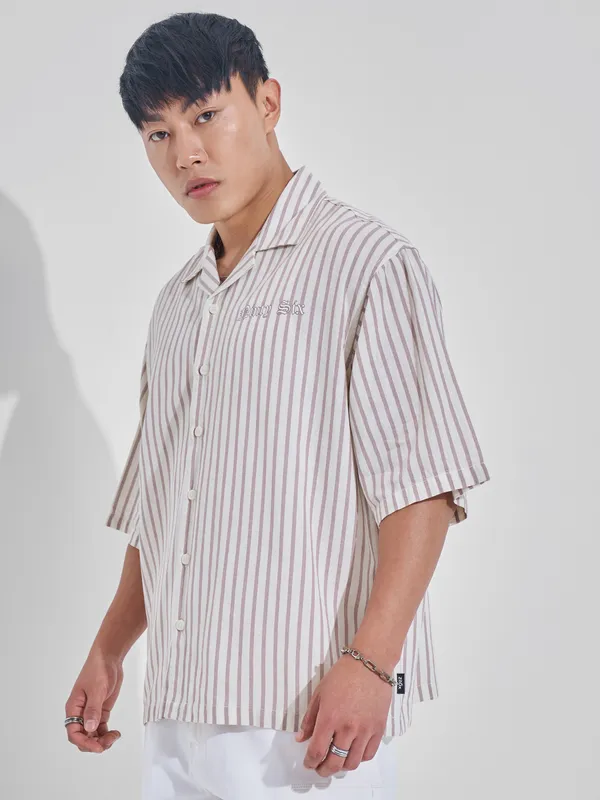 Highlander Men Cream Printed Boxy Fit Casual Shirt