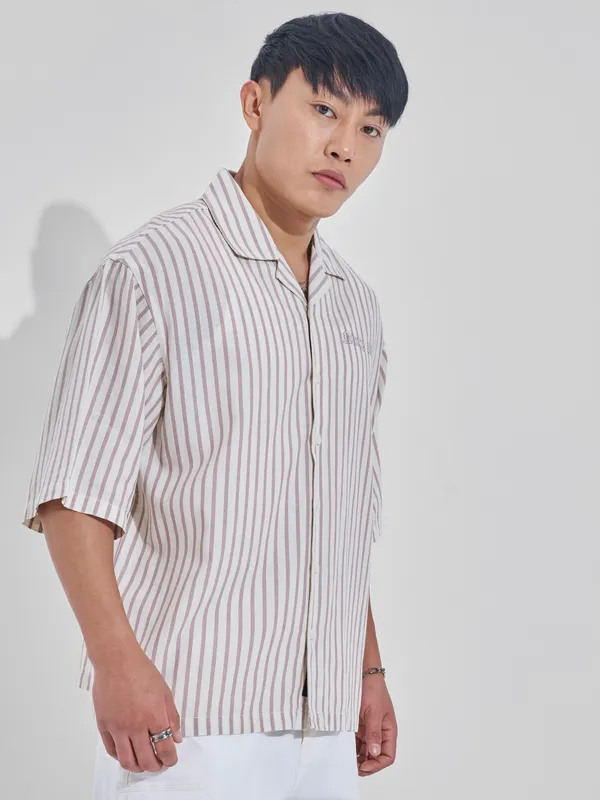 Highlander Men Cream Printed Boxy Fit Casual Shirt