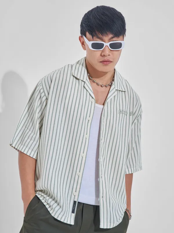 Highlander Men Cream Printed Boxy Fit Casual Shirt