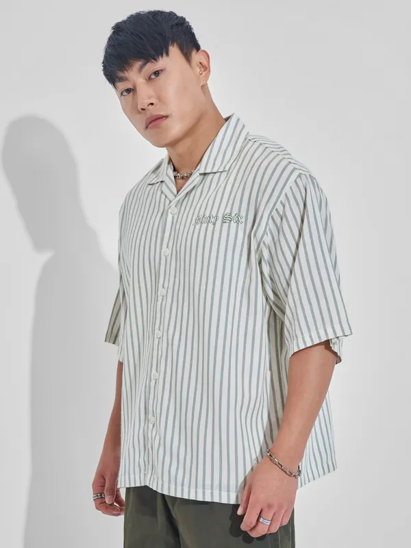 Highlander Men Cream Printed Boxy Fit Casual Shirt