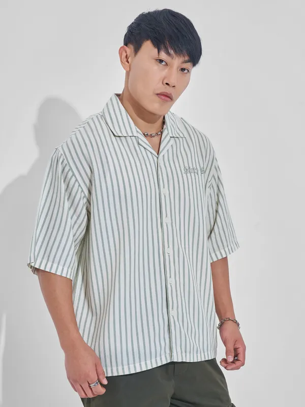 Highlander Men Cream Printed Boxy Fit Casual Shirt