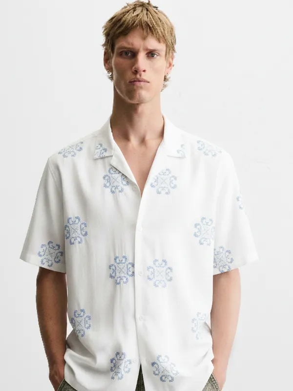 Highlander Men White Self Design Relaxed Fit Casual Shirt