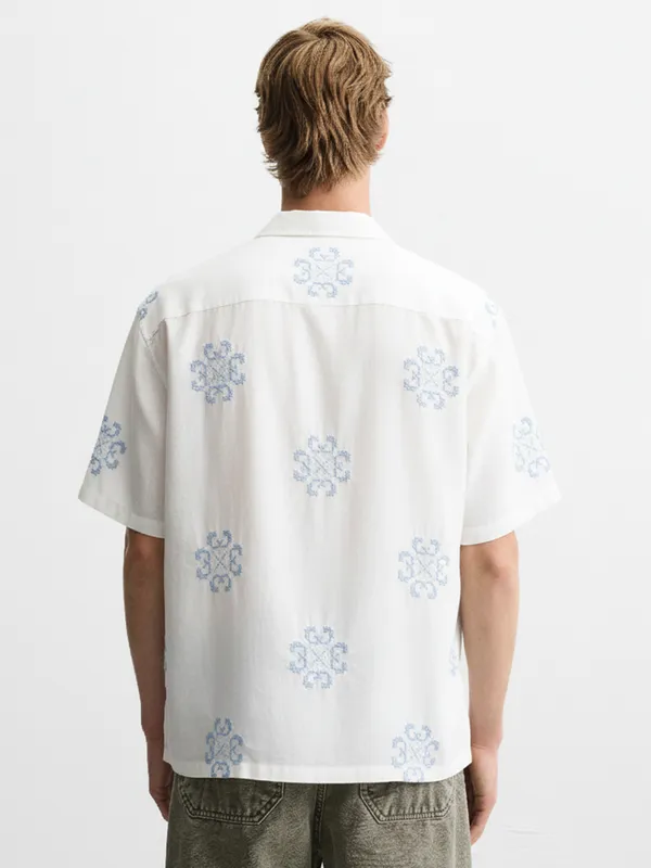 Highlander Men White Self Design Relaxed Fit Casual Shirt