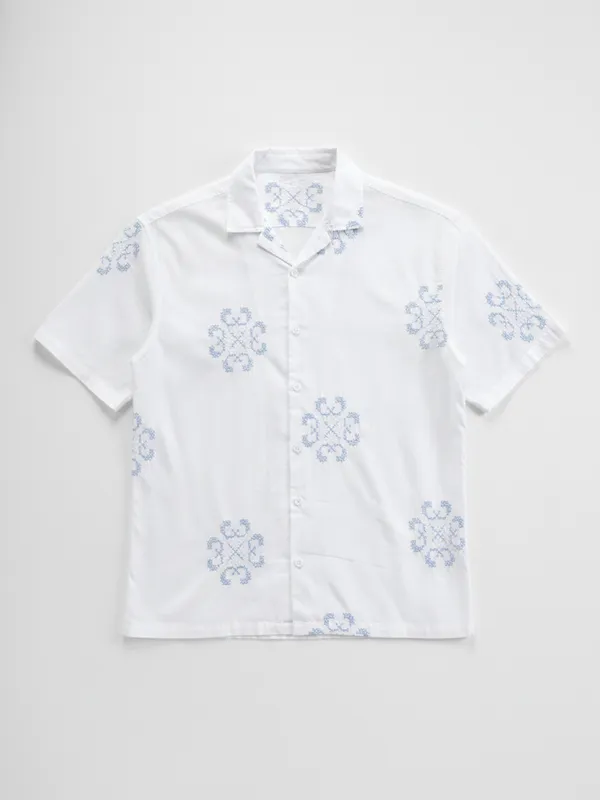 Highlander Men White Self Design Relaxed Fit Casual Shirt