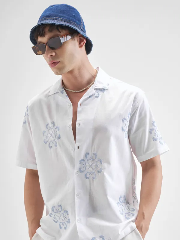 Highlander Men White Self Design Relaxed Fit Casual Shirt
