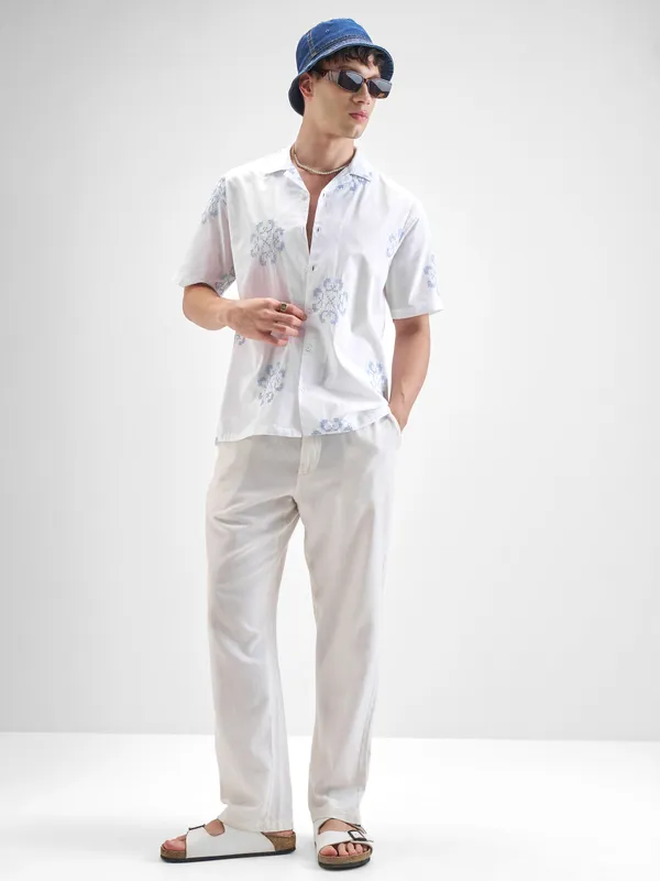Highlander Men White Self Design Relaxed Fit Casual Shirt