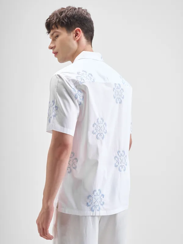 Highlander Men White Self Design Relaxed Fit Casual Shirt