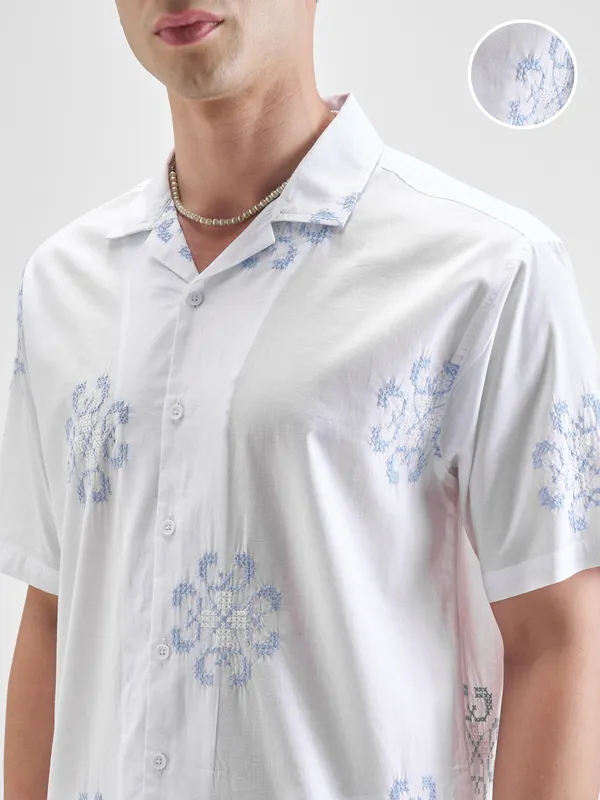 Highlander Men White Self Design Relaxed Fit Casual Shirt