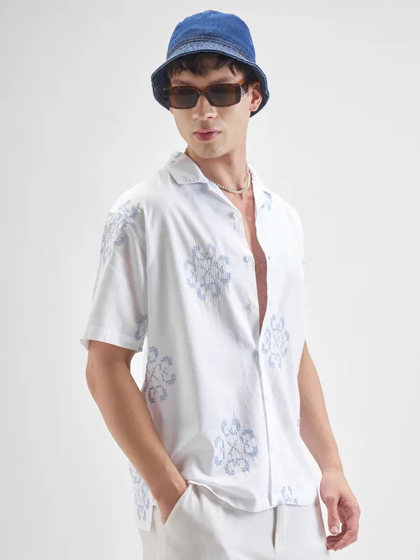 Highlander Men White Self Design Relaxed Fit Casual Shirt
