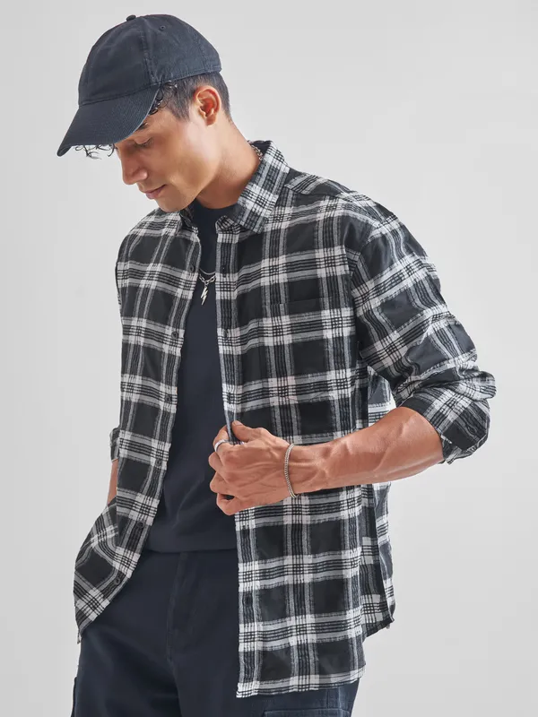 Highlander Men Black Checked Relaxed Fit Casual Shirt