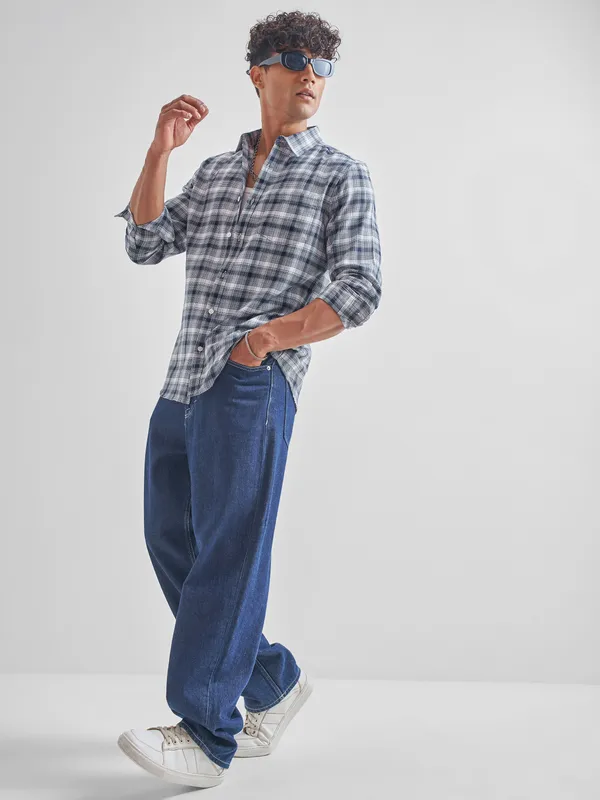 Highlander Men White Checked Slim Fit Casual Shirt