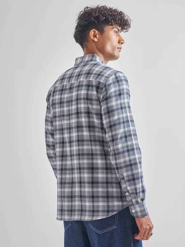 Highlander Men White Checked Slim Fit Casual Shirt