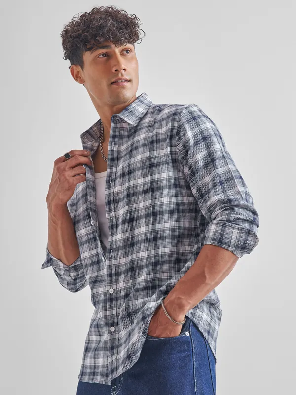 Highlander Men White Checked Slim Fit Casual Shirt