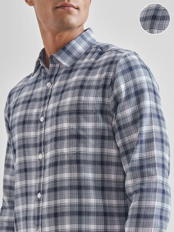 Highlander Men White Checked Slim Fit Casual Shirt