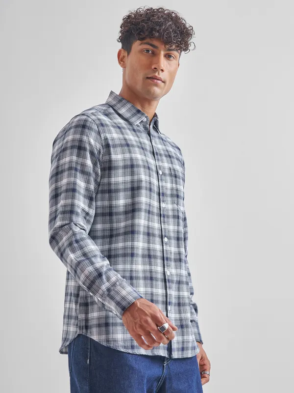 Highlander Men White Checked Slim Fit Casual Shirt