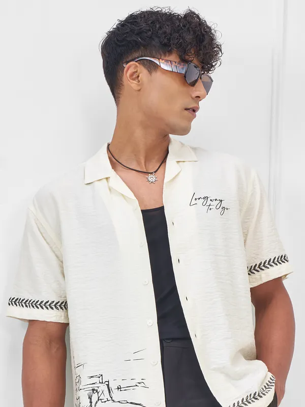 Highlander Men Off White Printed Boxy Fit Casual Shirt