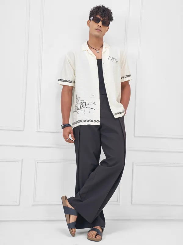 Highlander Men Off White Printed Boxy Fit Casual Shirt