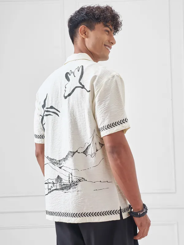 Highlander Men Off White Printed Boxy Fit Casual Shirt
