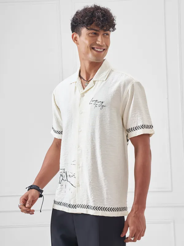 Highlander Men Off White Printed Boxy Fit Casual Shirt