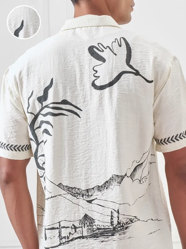Highlander Men Off White Printed Boxy Fit Casual Shirt