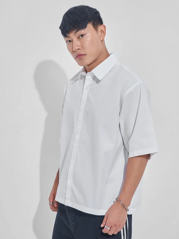 Highlander Men White Printed Boxy Fit Casual Shirt